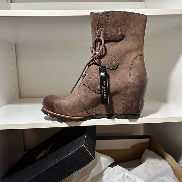 Sorel Brown Lace Up Boots with Durable Rubber Sole - Picture 1 of 2